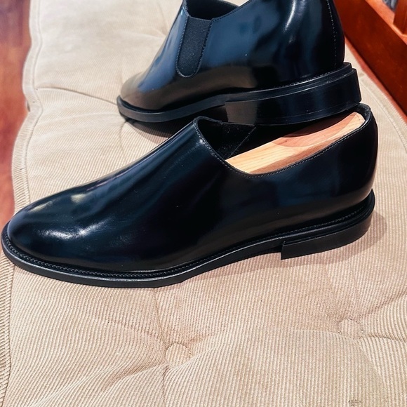 COS Whole Cut Chelsea Oxfords. - Picture 3 of 14